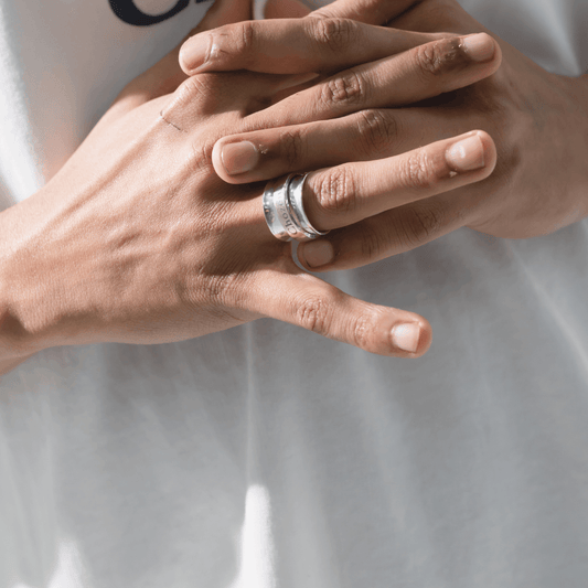 The Perfect Blend of Style and Purpose: Why Everyone Loves Engraved Spinner Rings